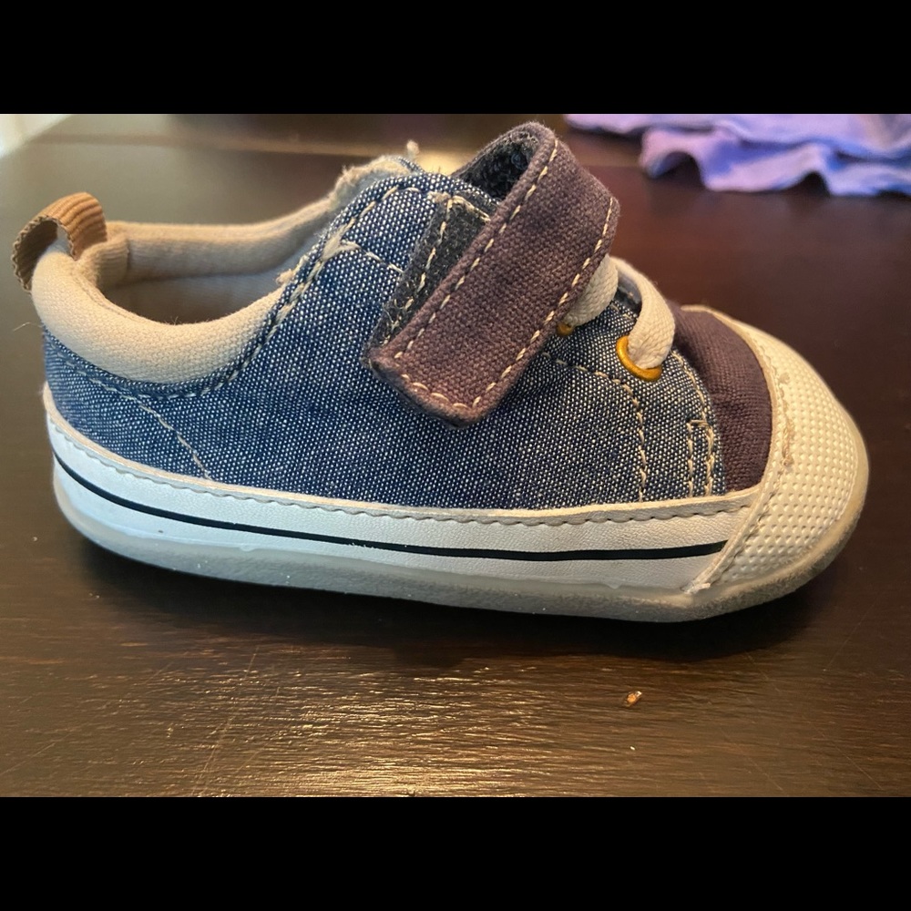 See Kai Run boy walker shoes size 5